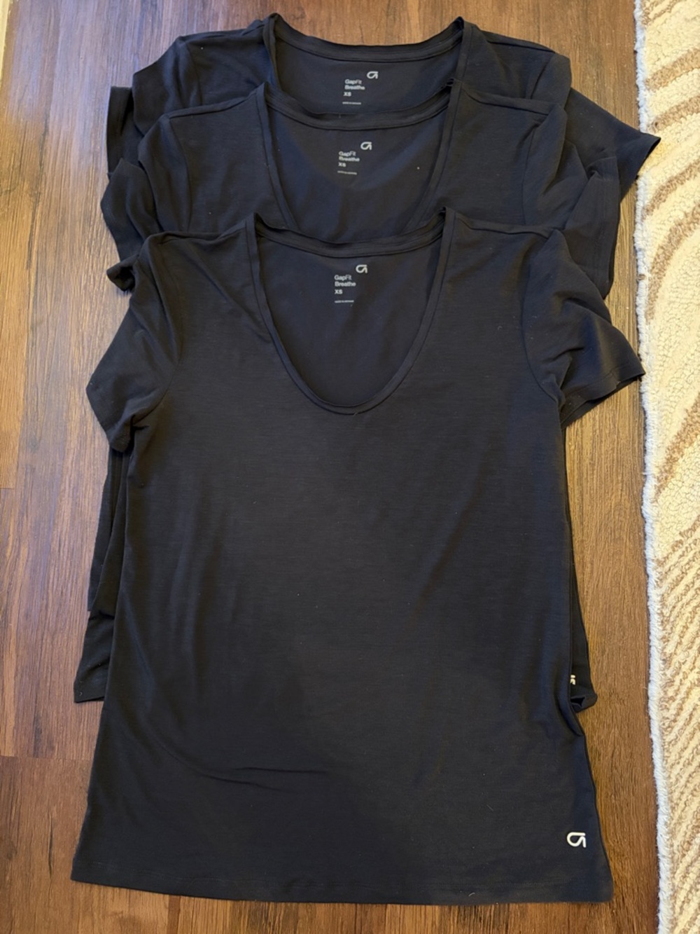 Gap fit breath set of 3 black athletic performance t-shirts women sz XS EUC